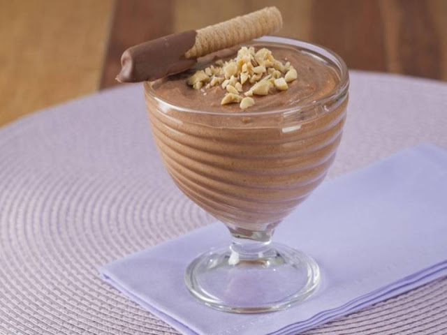 http://grao-em-grao.blogspot.com/2016/06/como-fazer-mousse-de-chocolate-e-amendoim.html